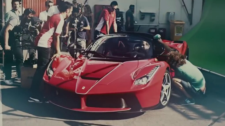 Ο Vettel πουλά τις Ferrari του